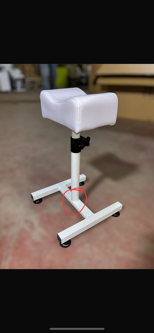 רגלית איכותית לבנה חזקה ויציבה ! ( מצורף תמונה - מולחמת בתחתית הרגלית ולא מוברגת ! )