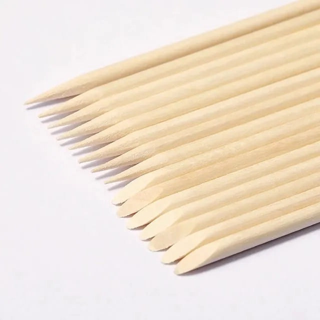 מקלות עץ לניקוי נזילות 50 יחידות